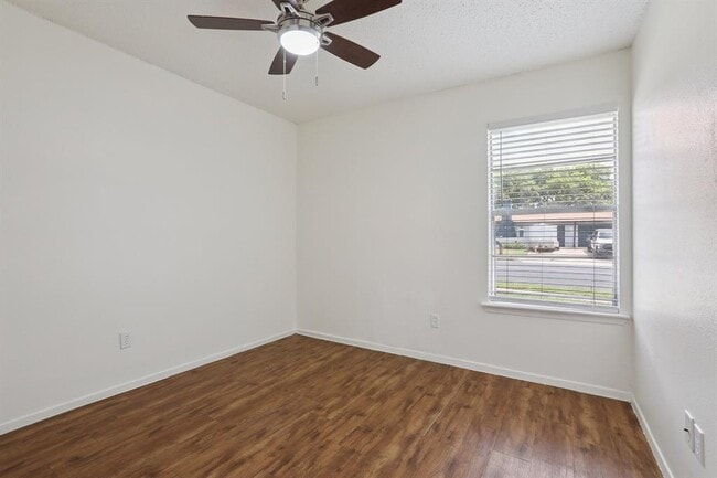 Building Photo - 1811 Mearns Meadow Blvd