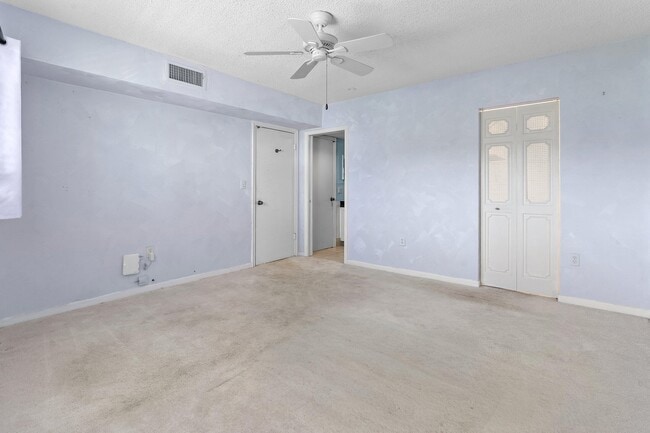 Building Photo - 3605 S Ocean Blvd