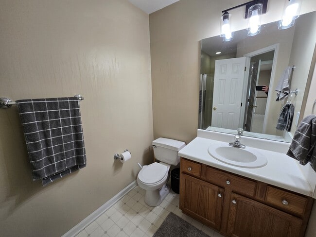 Building Photo - 1500 Oakland Hills Way