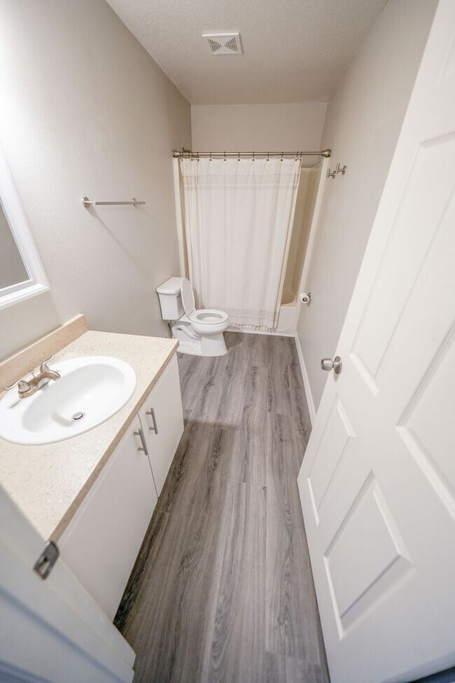 Building Photo - SPACIOUS 4 BEDROOM 2.5 BATH TWO STORY CLERMONT HOME