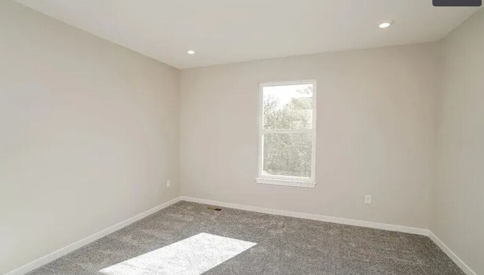 Building Photo - 6136 Old Rosebud Dr