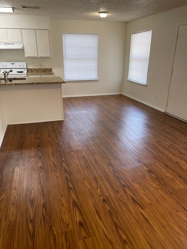 Primary Photo - MOVE-IN READY ON 11/1/2025. Single level, ...