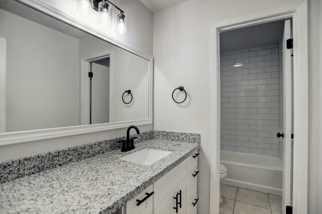 Building Photo - 12609 Veterans Memorial Dr