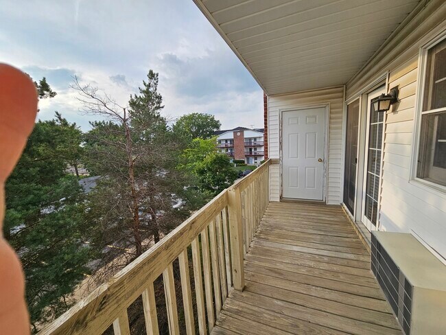 Building Photo - 330 Leah Ln