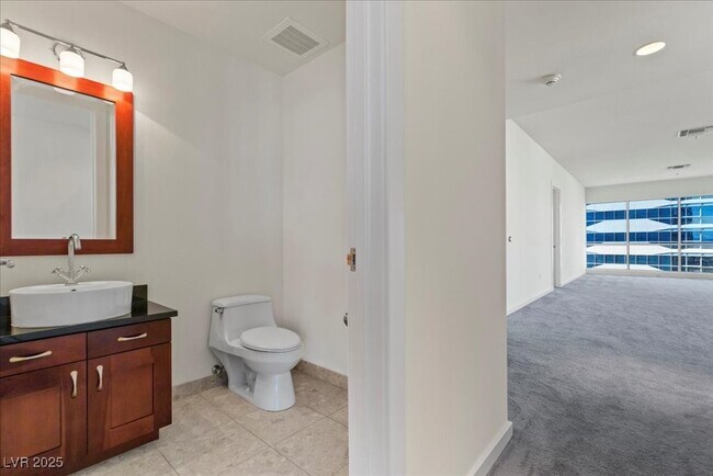 Building Photo - 4525 Dean Martin Dr