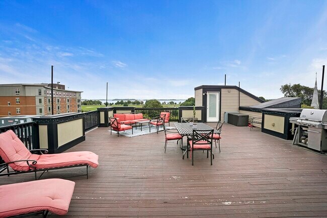 Building Photo - 45 Vinton St