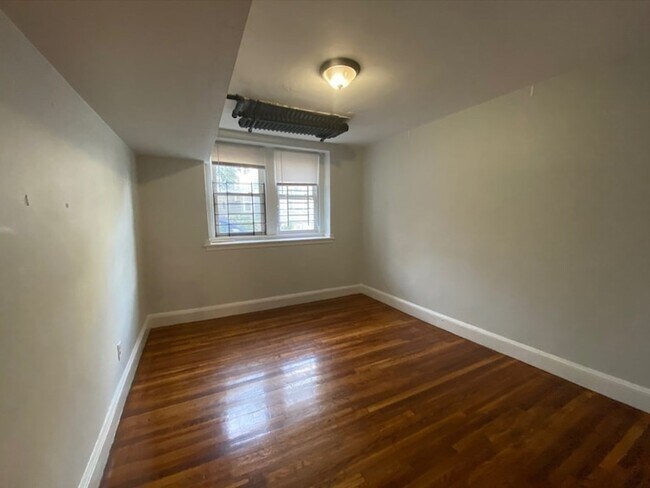 Building Photo - 97 Chester St