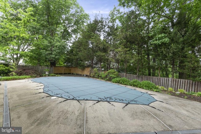 Building Photo - 6048 Redwood Ln