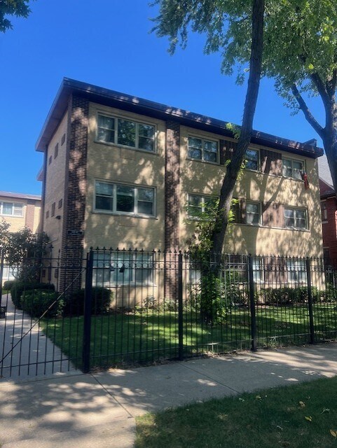 Primary Photo - 1538 W Chase Ave