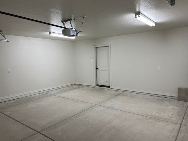 Building Photo - Newer San Luis Home available for Rent - 3...