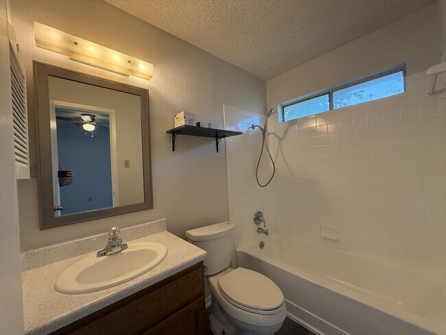 Building Photo - 512 Willowbend Cove