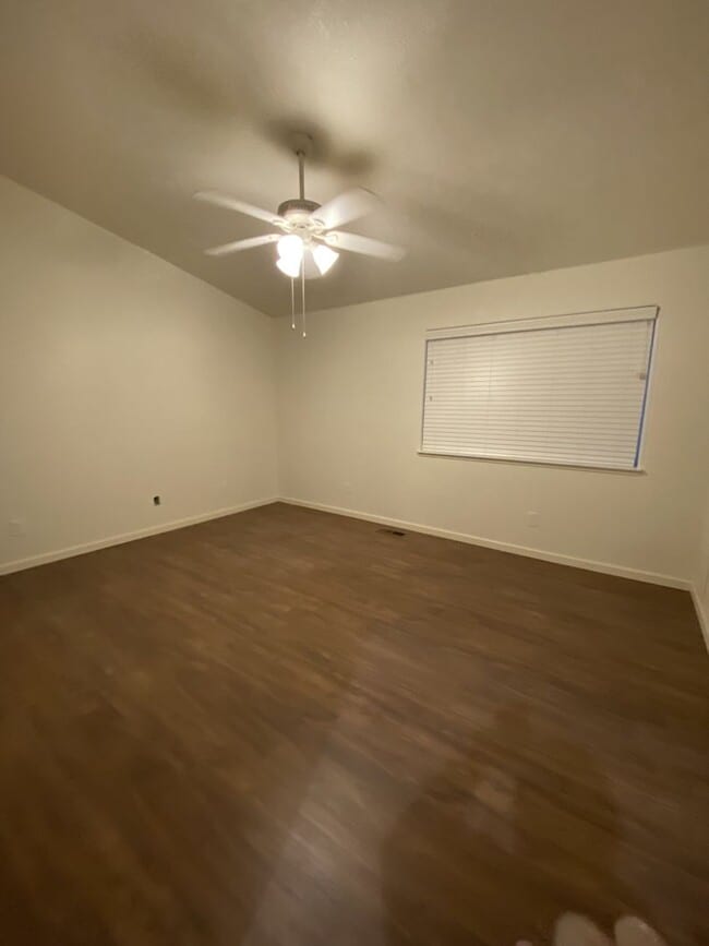 Building Photo - Spacious two bedroom two bath home in Carson City