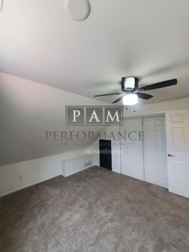 Building Photo - 2829 S Howell Ave