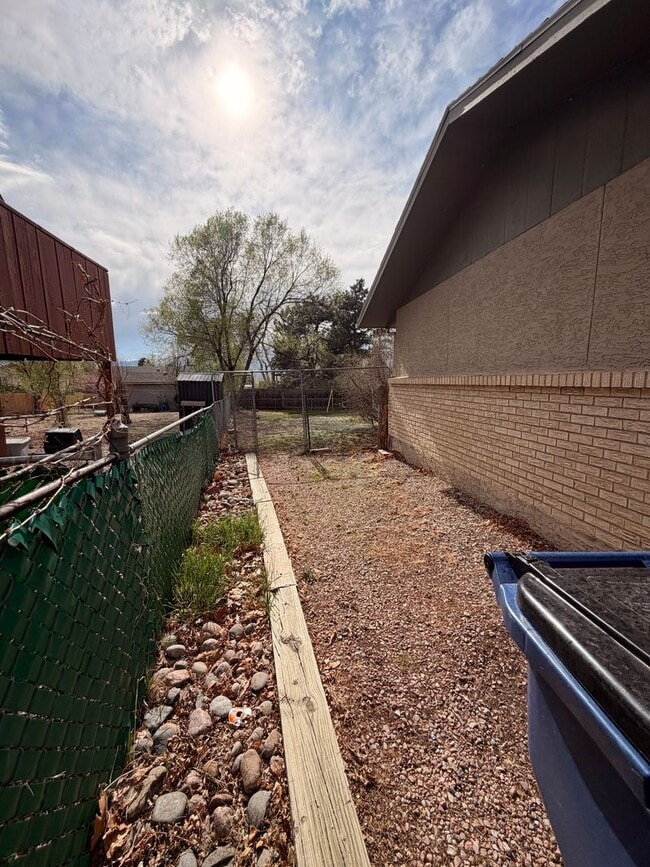 Building Photo - 6353 Chippewa Rd