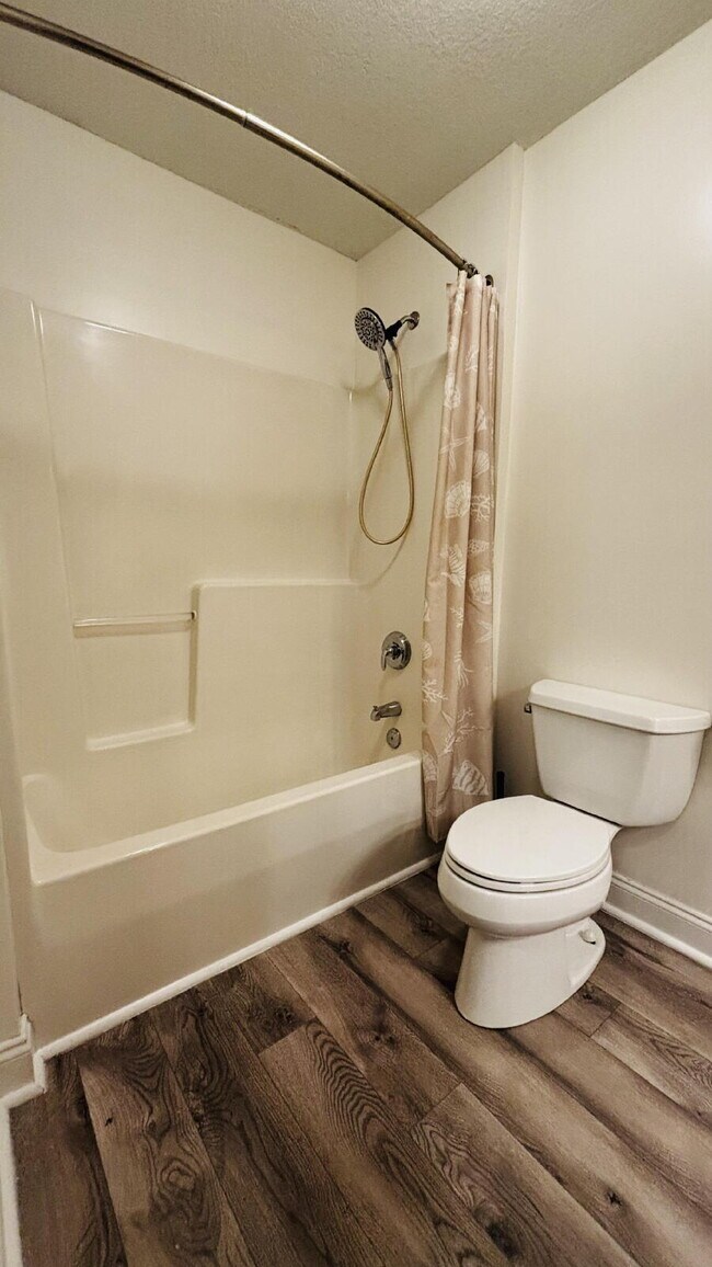 Building Photo - "Spacious 3-Bed, 2-Bath Condo Retreat in Fletcher – 1413 Sq Ft of Comfort. With $250 move in spec...