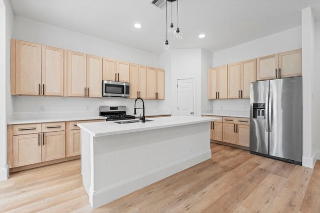 Building Photo - 3531 White Oak Point Dr