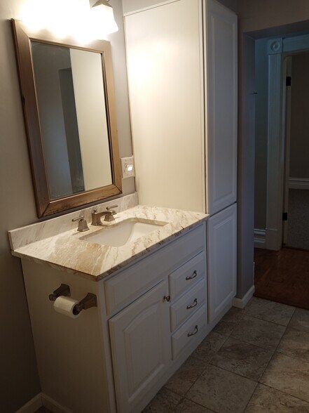 Building Photo - 1261 Bloomer Rd