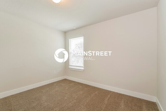 Building Photo - 4 Bedroom Pet-Friendly Home in Deland, FL with Main Street Renewal