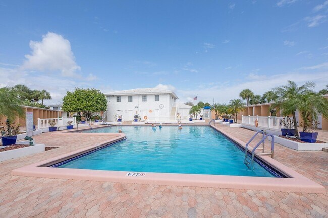 Building Photo - 2260 NE 67th St