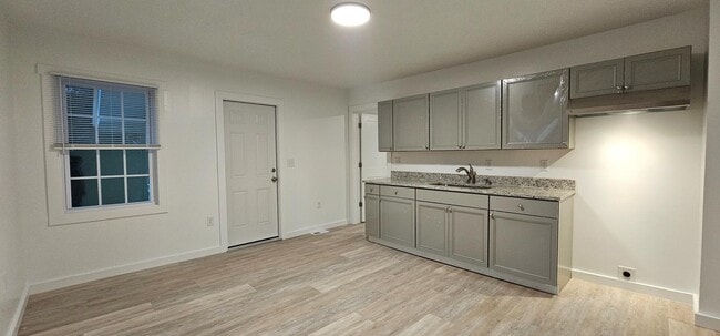 Building Photo - 210 Lincoln St