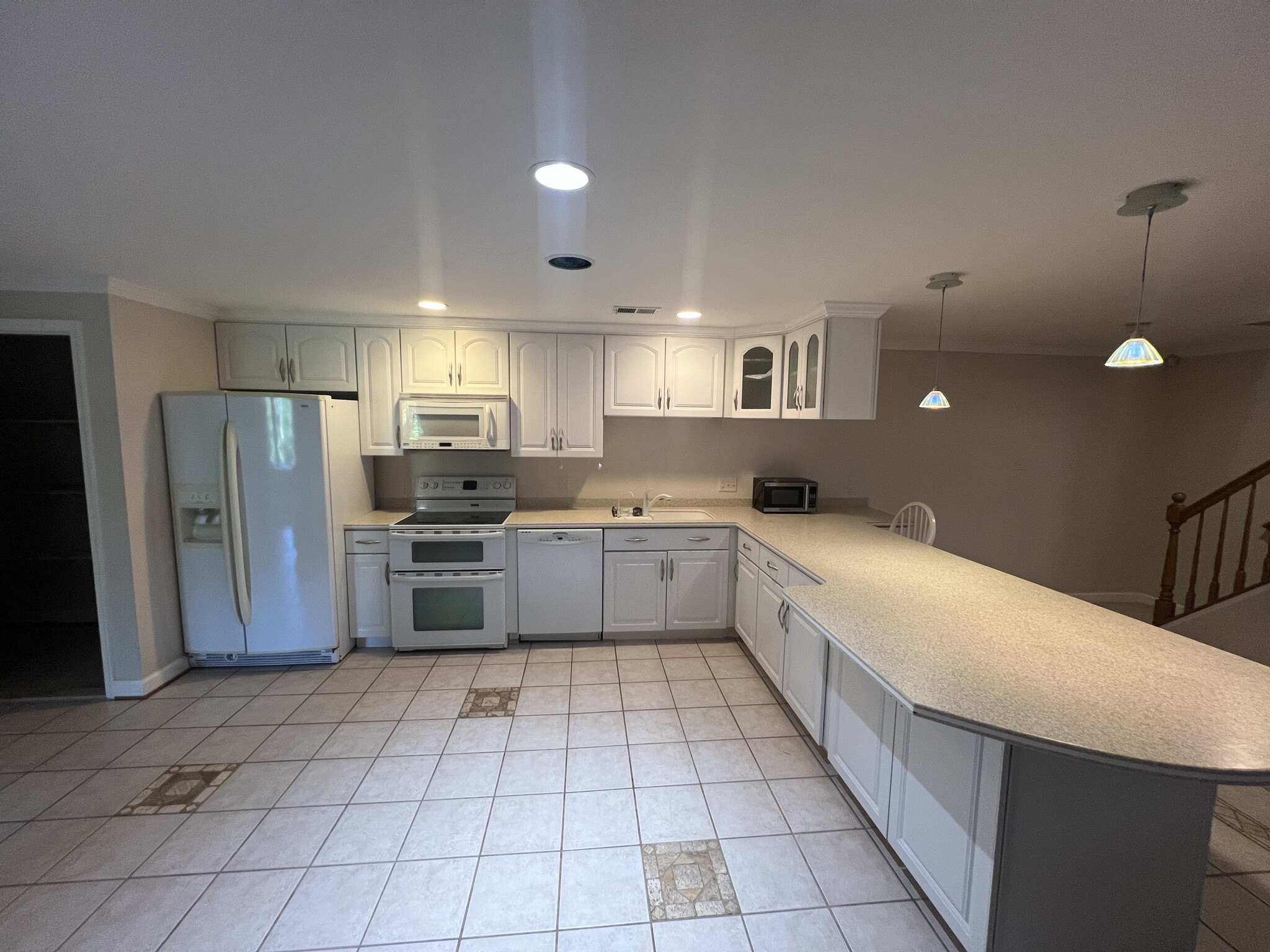 Building Photo - 8302 Silverthorn Rd