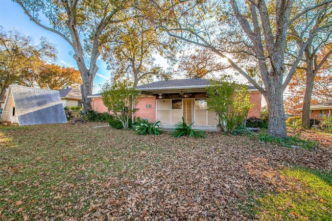 Building Photo - 2473 Highland Rd
