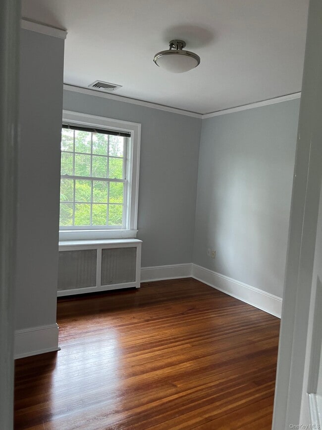Building Photo - 246 Beechmont Dr
