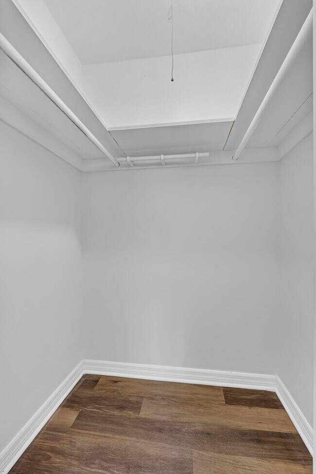 Building Photo - 104 Easthampton E