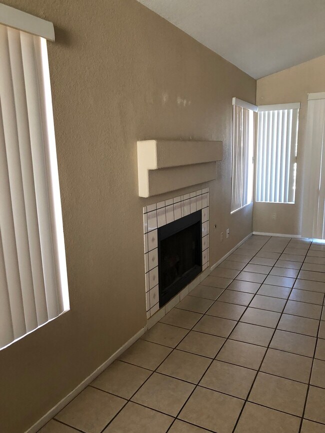 Building Photo - MUST SEE 1 BEDROOM HOME!