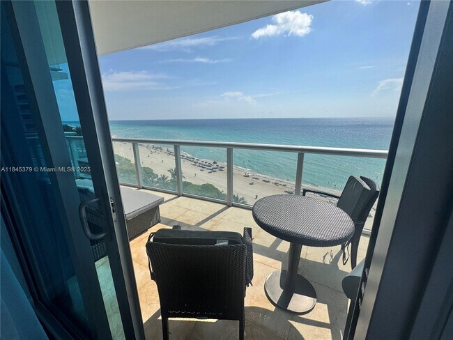 Building Photo - 17001 Collins Ave