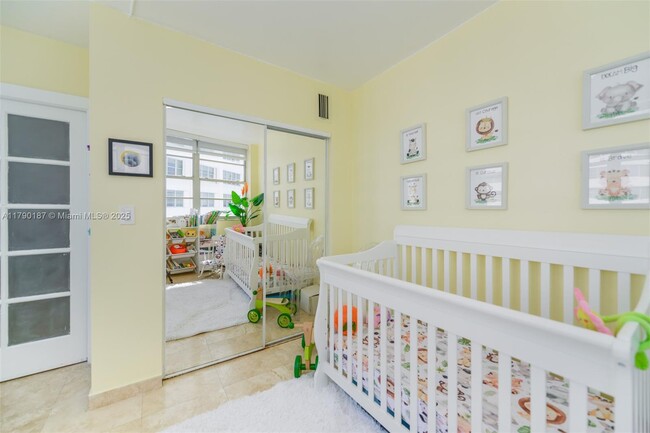 Building Photo - 905 Brickell Bay Dr