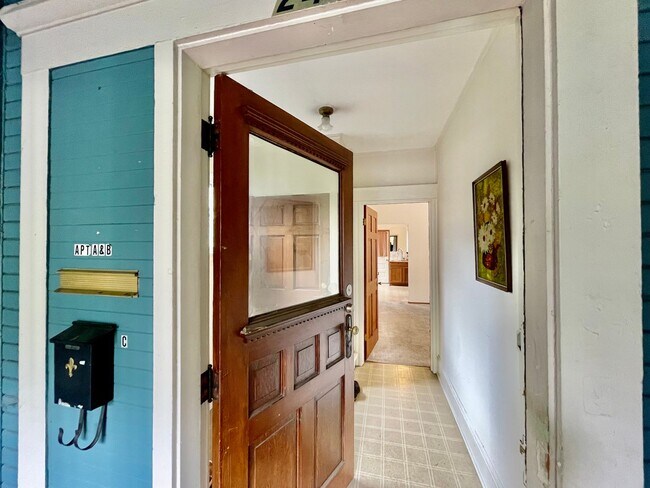 Building Photo - 2412 SE Belmont St