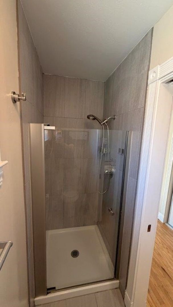 Building Photo - Beautiful Updated 4-Bedroom Martinez Home with Hardwood Floors,  Backyard & Gardener Included