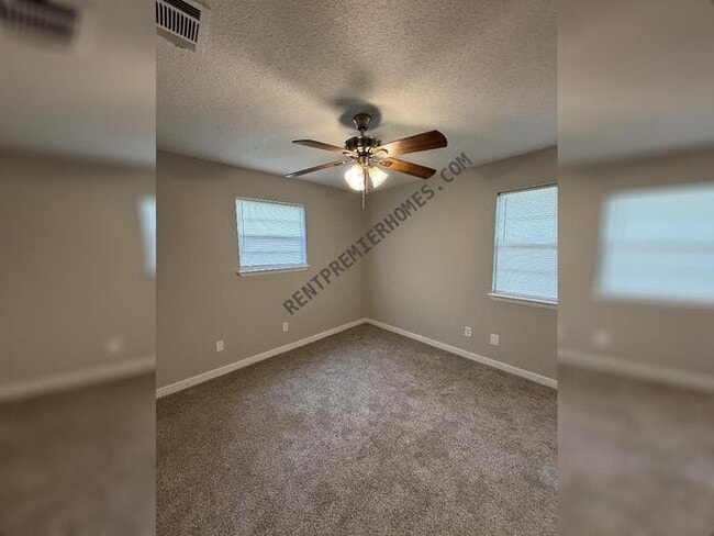 Building Photo - 124 Karen Cove