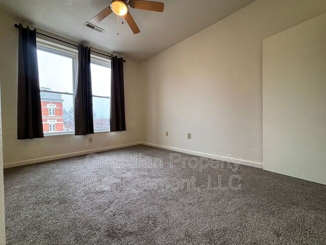 Building Photo - 116 E 3rd St