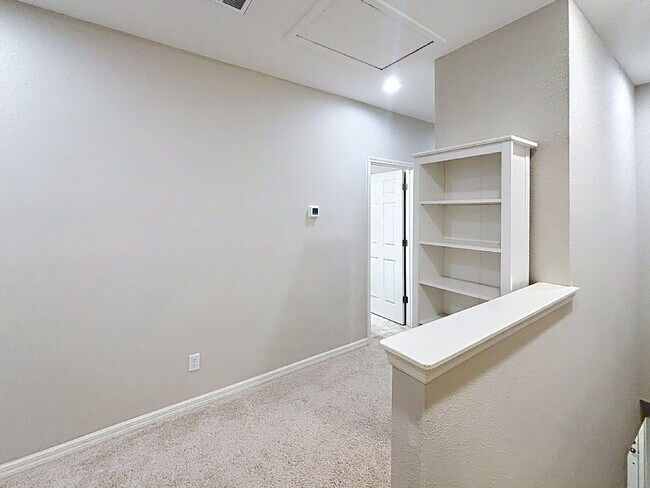 Building Photo - 1077 Amber Leaf Trl
