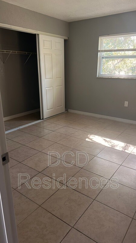 Building Photo - 612 Sally Ln S