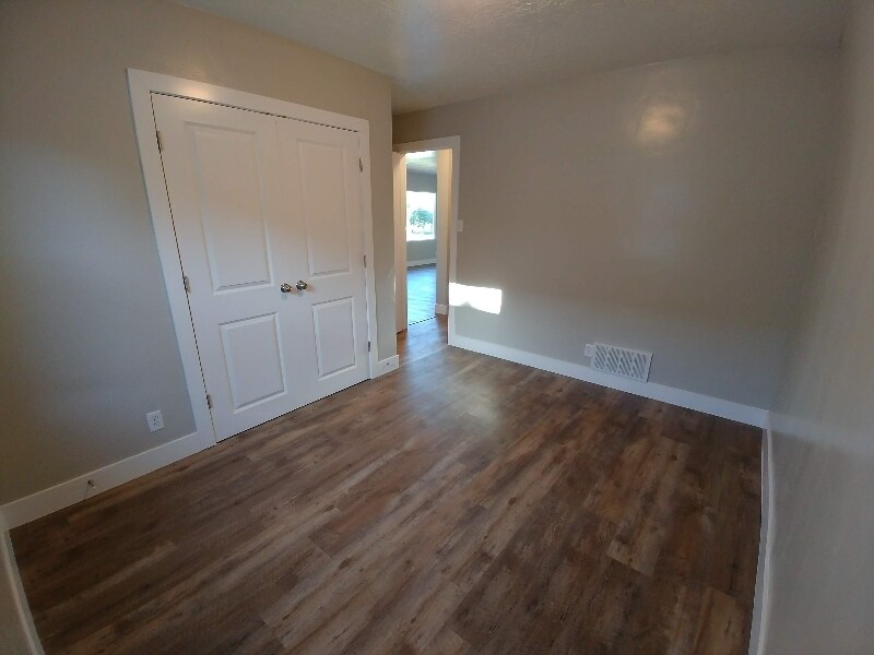 Building Photo - 383 E 400 N