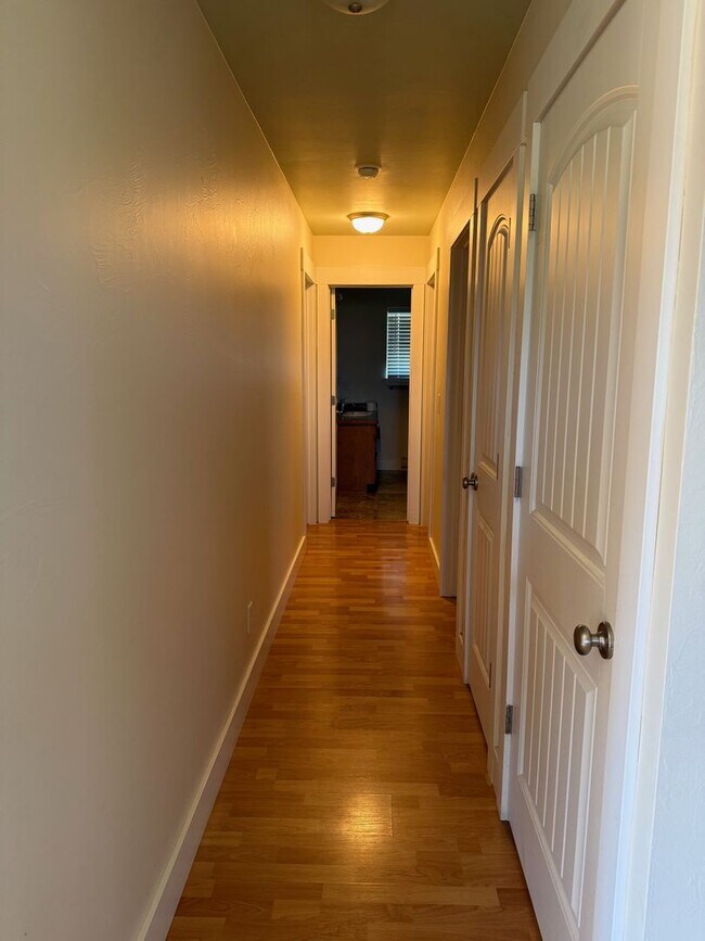 Building Photo - 3 Bedroom 2 Bathroom South of Bozeman!