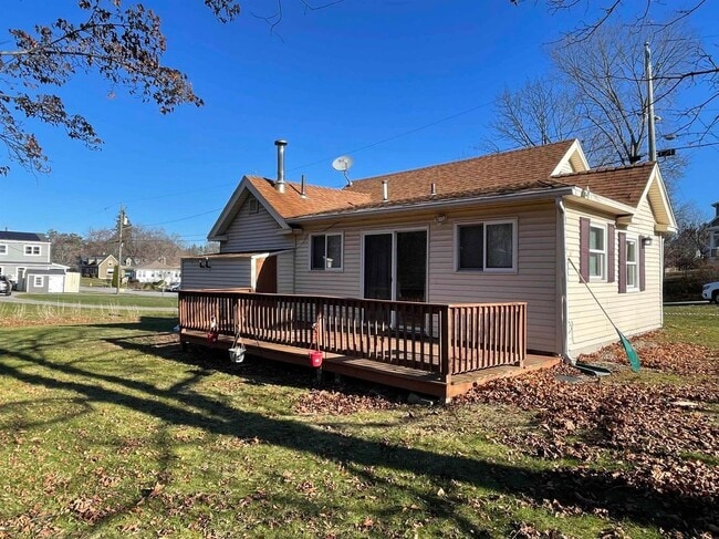 Building Photo - 7 Centre St