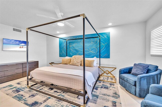 Building Photo - 2740 NE 15th St