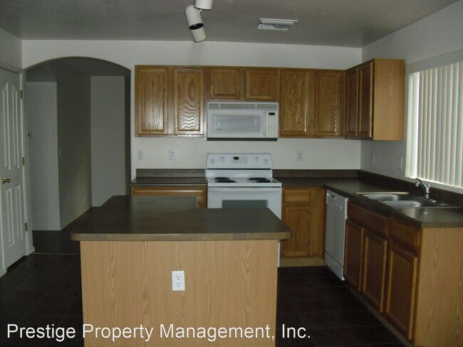 Building Photo - 3 br, 2 bath House - 2070 W. Silver Grass ...