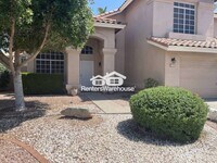 Building Photo - Hillcrest Beauty 4bed 3bath P00L Grass Bac...