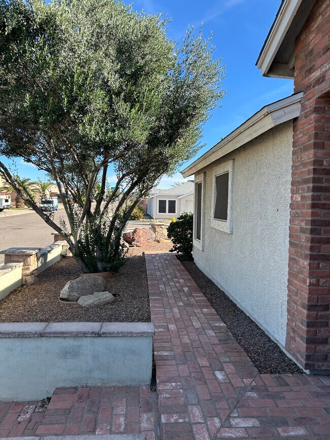 Building Photo - 2652 N Sericin Cir