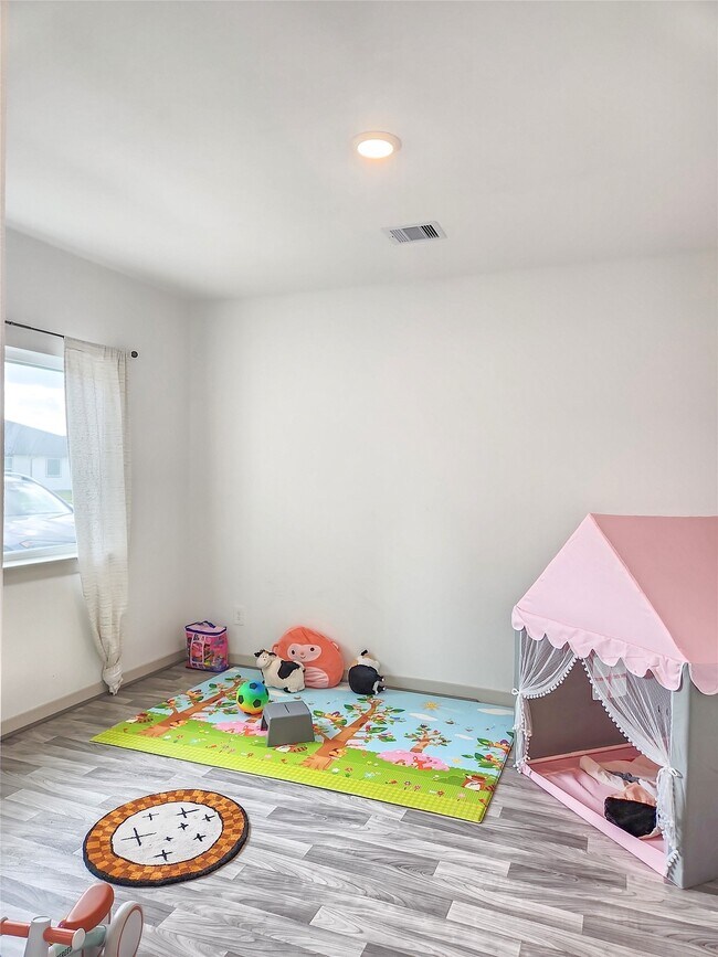 Building Photo - 7219 Sunbreeze Ln