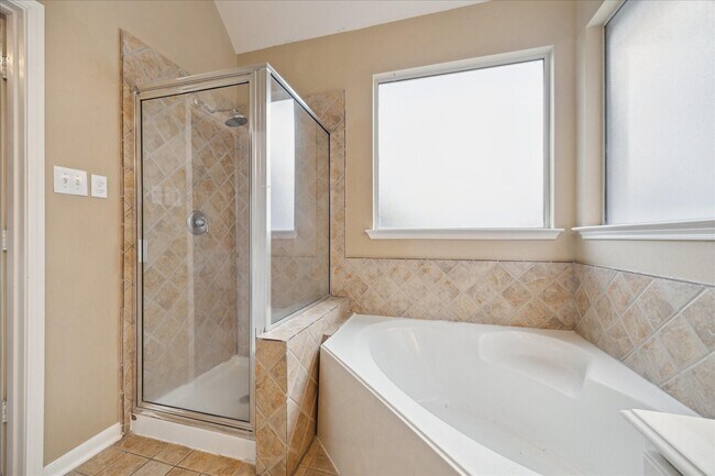 Building Photo - 11215 Royce Palms Dr