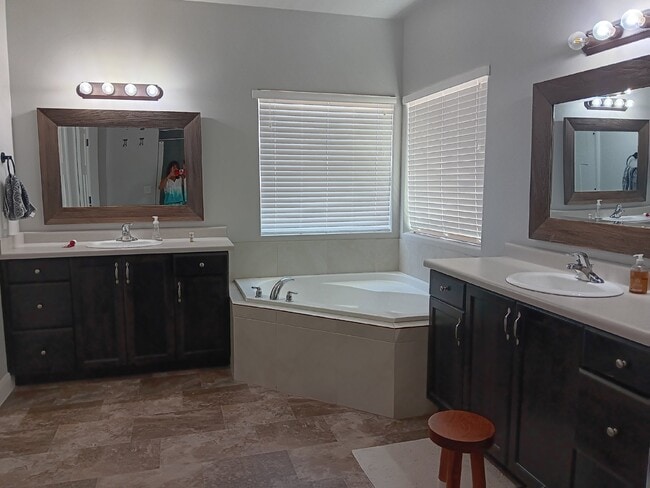 Building Photo - Beautiful single family home in Little Valley - PET FRIENDLY