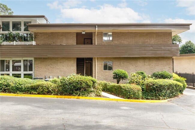 Building Photo - 346 Carpenter Dr NE