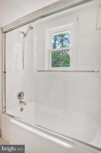 Building Photo - 8205 Robin Hood Ct