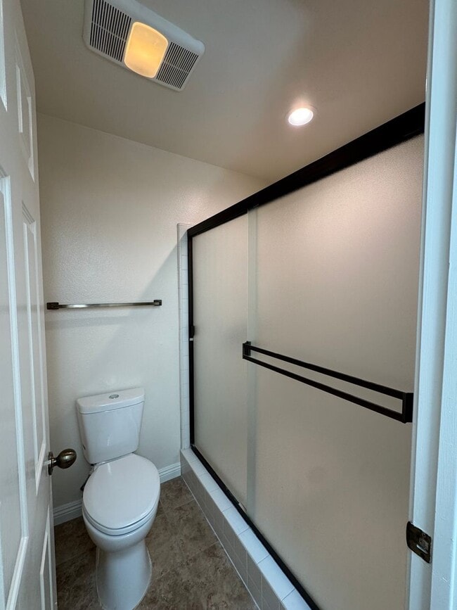 Building Photo - 3 Bed, 3 Bath Two-Story Condo - 9 Georgetown.